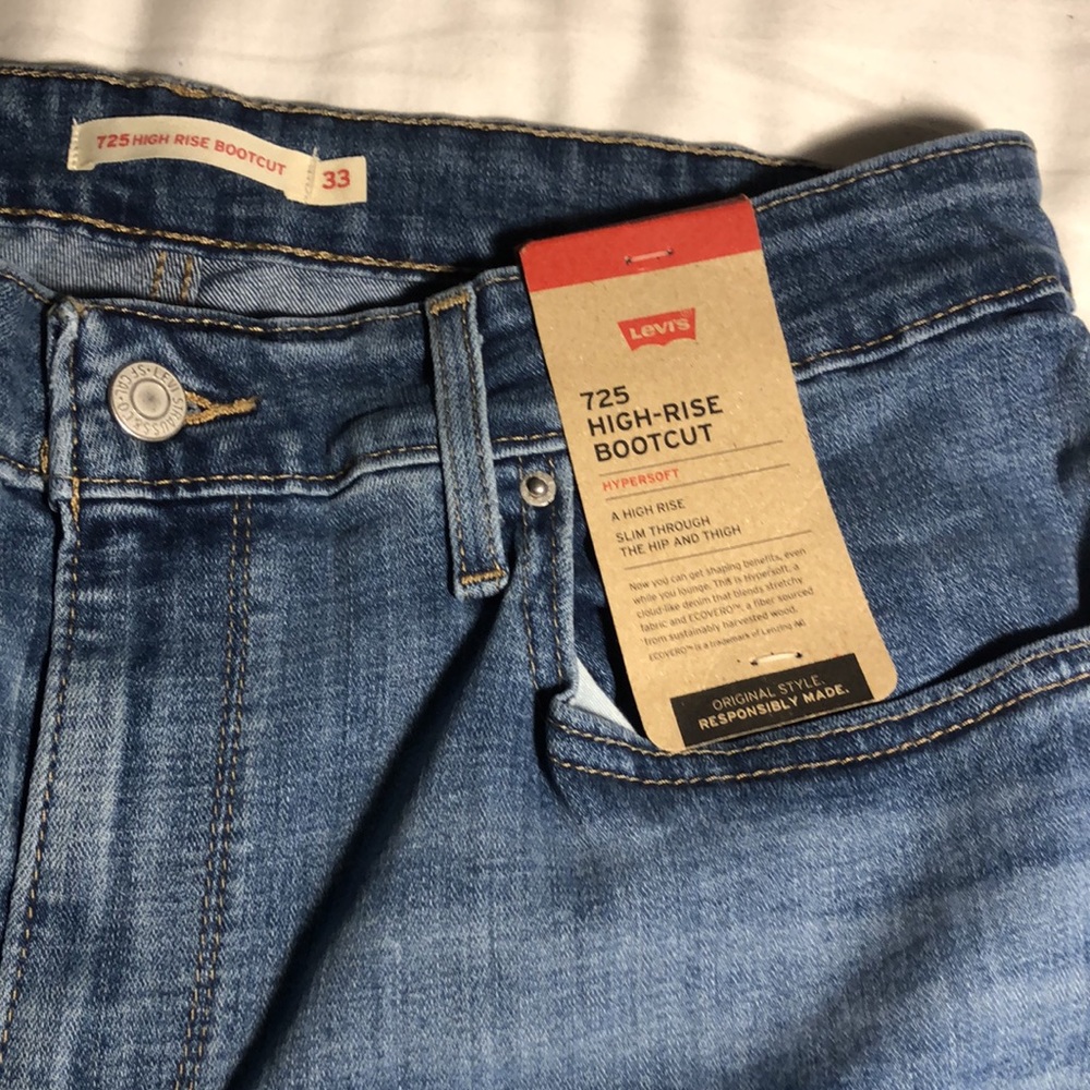 Levi’s 725 High-Rise Bootcut Jeans